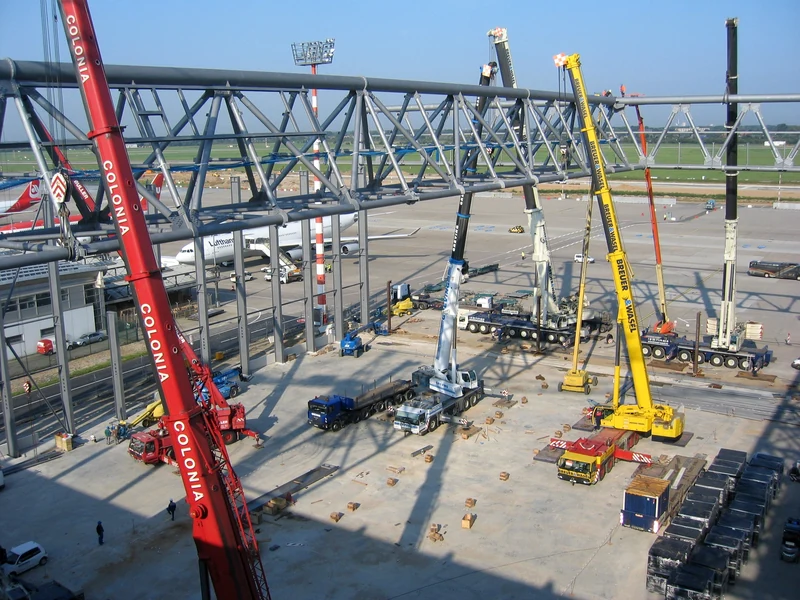 Hangar 7 Düsseldorf – Stahlbaumontage von Lochner