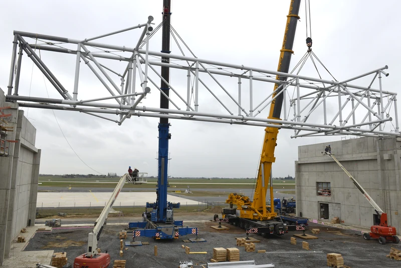 Flugplatz Wunstorf – Stahlbaumontage von Lochner